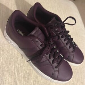 Adidas sneakers andsize 7.5 burgundy Merlot great condition barely worn.